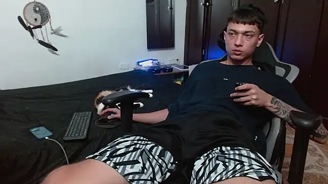 aaron blug online show from October 24, 2025, 10:28 pm