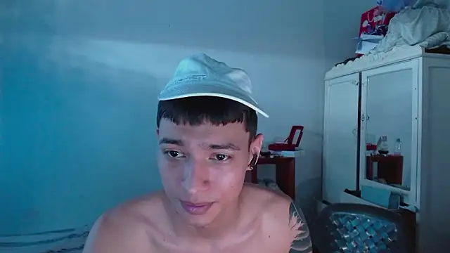 Snapshot of aaron_blug chatting on March 15, 2026, 3:29 pm aaron blug online show from March 15, 2026, 3:29 pm