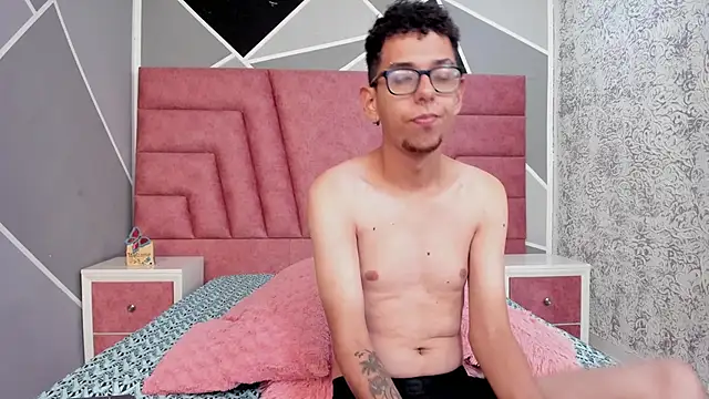 Derek and Skarlet online show from January 28, 2025, 2:42 pm