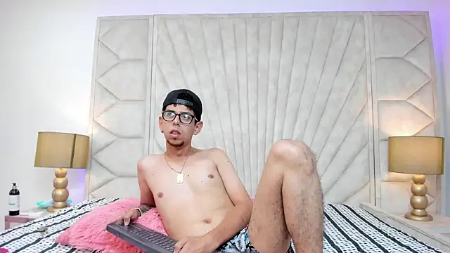 Derek and Skarlet online show from March 1, 2025, 7:26 pm