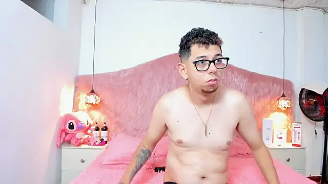 Derek and Skarlet online show from November 30, 2025, 4:11 pm