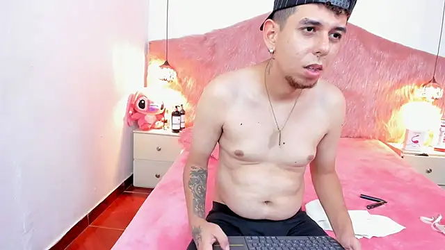 Snapshot of Derek_and_Skarlet chatting on February 5, 2026, 3:49 pm Derek and Skarlet online show from February 5, 2026, 3:49 pm