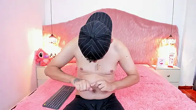 Snapshot of Derek_and_Skarlet chatting on February 12, 2026, 2:56 pm Derek and Skarlet online show from February 12, 2026, 2:56 pm