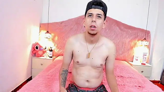 Snapshot of Derek_and_Skarlet chatting on February 18, 2026, 9:49 am Derek and Skarlet online show from February 18, 2026, 9:49 am