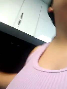  Miaaleon online show from March 5, 2025, 1:17 pm