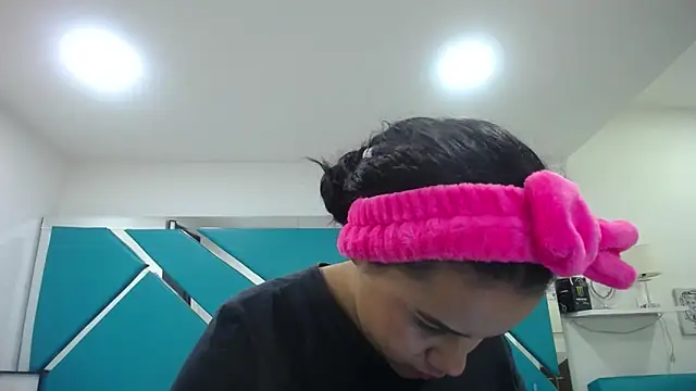  Miaaleon online show from March 13, 2025, 4:12 pm