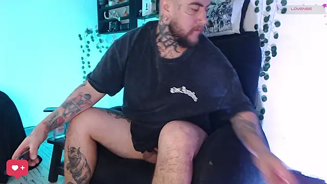 Snapshot of Ash_gusbig chatting on December 4, 2024, 4:32 am Ash gusbig online show from December 4, 2024, 4:32 am