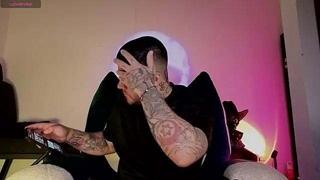 Ash gusbig online show from November 13, 2025, 4:00 am