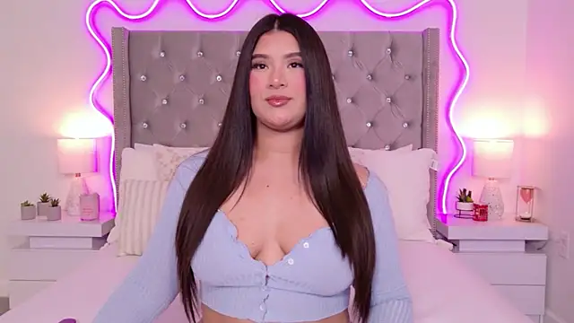 JuliaSUMMERS2022 online show from February 21, 2026, 12:00 am