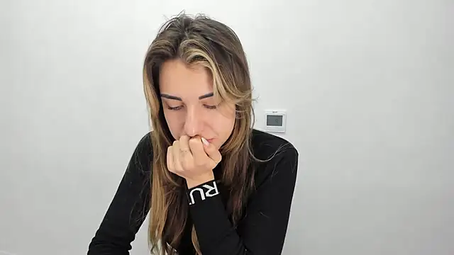 Snapshot of Summmmersky chatting on January 25, 2025, 8:21 am Summmmersky online show from January 25, 2025, 8:21 am