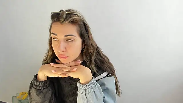 Snapshot of Summmmersky chatting on March 7, 2025, 8:34 am Summmmersky online show from March 7, 2025, 8:34 am