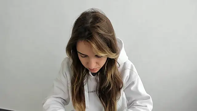 Snapshot of Summmmersky chatting on March 17, 2025, 8:18 am Summmmersky online show from March 17, 2025, 8:18 am