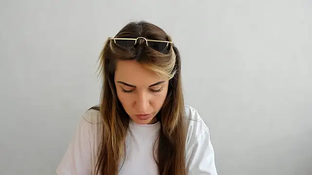 Snapshot of Summmmersky chatting on March 21, 2025, 12:06 pm Summmmersky online show from March 21, 2025, 12:06 pm