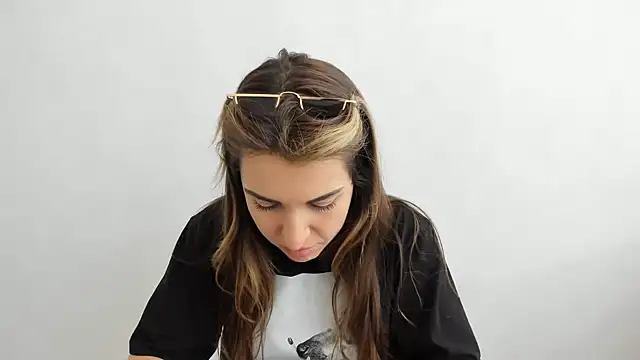 Snapshot of Summmmersky chatting on March 22, 2025, 8:51 am Summmmersky online show from March 22, 2025, 8:51 am