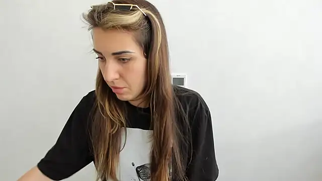 Snapshot of Summmmersky chatting on March 22, 2025, 11:53 am Summmmersky online show from March 22, 2025, 11:53 am