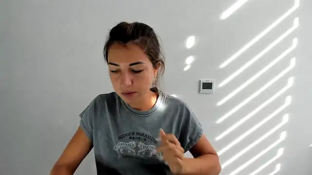 Snapshot of Summmmersky chatting on September 18, 2025, 6:48 am Summmmersky online show from September 18, 2025, 6:48 am