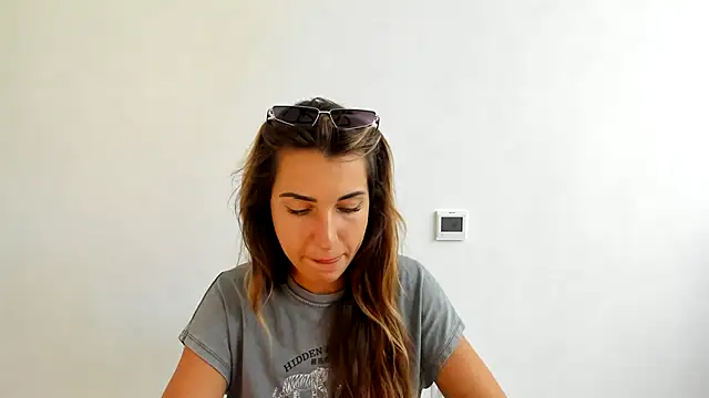 Snapshot of Summmmersky chatting on September 22, 2025, 10:17 am Summmmersky online show from September 22, 2025, 10:17 am