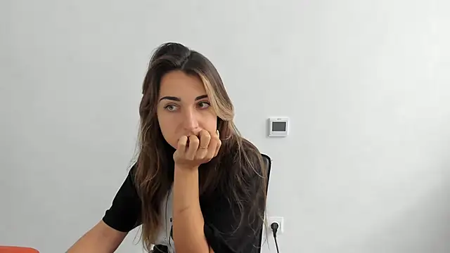 Snapshot of Summmmersky chatting on October 27, 2025, 8:51 am Summmmersky online show from October 27, 2025, 8:51 am