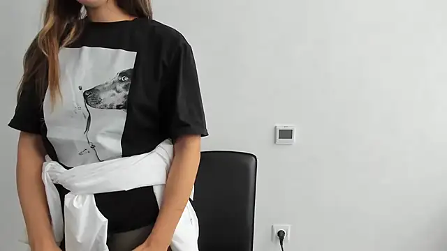 Snapshot of Summmmersky chatting on November 5, 2025, 11:21 am Summmmersky online show from November 5, 2025, 11:21 am