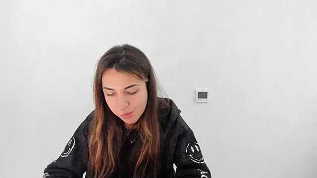 Snapshot of Summmmersky chatting on November 7, 2025, 12:27 pm Summmmersky online show from November 7, 2025, 12:27 pm