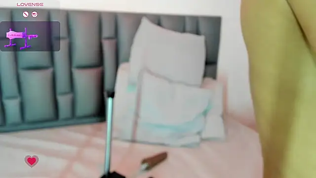 Abbyadams online show from November 17, 2025, 3:12 am