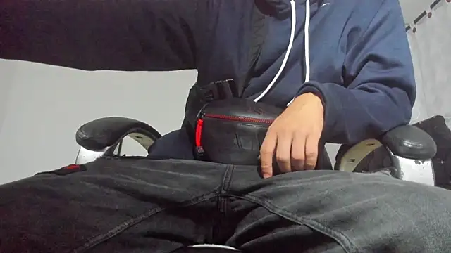 Snapshot of FrannBoy chatting on January 16, 2026, 4:05 am FrannBoy online show from January 16, 2026, 4:05 am