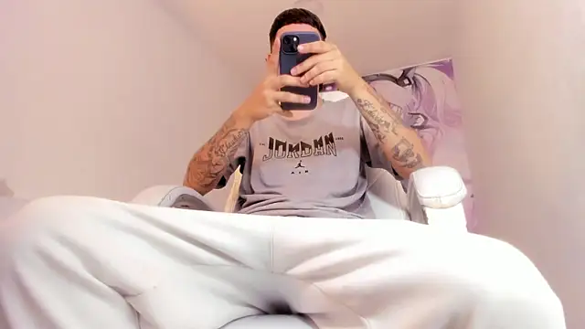 Snapshot of FrannBoy chatting on February 25, 2026, 3:49 am FrannBoy online show from February 25, 2026, 3:49 am