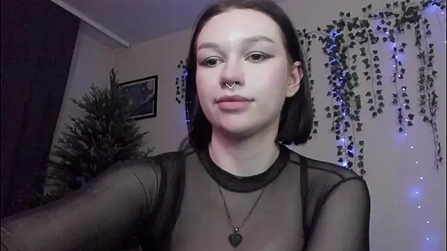 Snapshot of Emmy_m00n chatting on December 4, 2024, 11:41 am Emmy m00n online show from December 4, 2024, 11:41 am