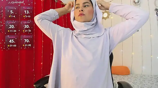 Snapshot of AishaAmin_ chatting on January 14, 2026, 12:33 pm AishaAmin online show from January 14, 2026, 12:33 pm