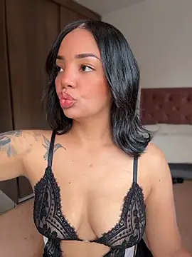 Sara LipsX online show from June 26, 2026, 10:36 pm