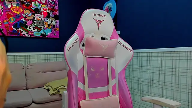 Snapshot of Angel_Sapphire_ chatting on December 6, 2024, 8:15 am Angel Sapphire online show from December 6, 2024, 8:15 am