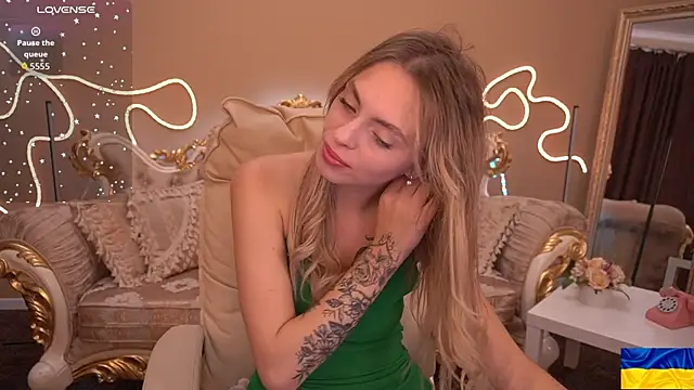 Snapshot of ChloeBrightt chatting on October 3, 2025, 8:17 pm ChloeBrightt online show from October 3, 2025, 8:17 pm