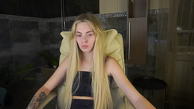 Snapshot of ChloeBrightt chatting on November 26, 2025, 9:05 pm ChloeBrightt online show from November 26, 2025, 9:05 pm