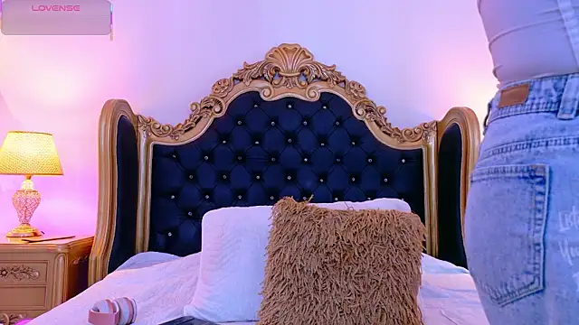 AdelinaVans online show from February 5, 2026, 11:37 am