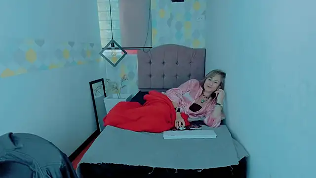 ScarletHoot  online show from December 21, 2024, 3:53 pm