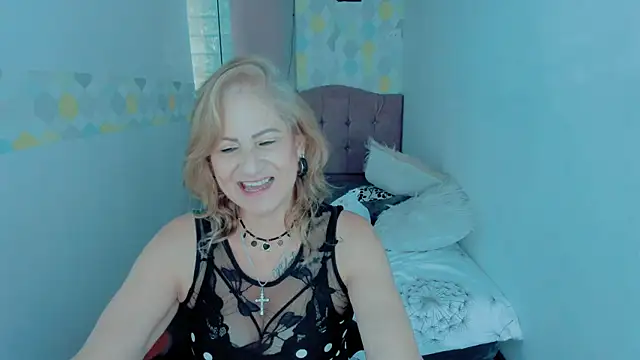 ScarletHoot  online show from January 7, 2025, 5:53 pm