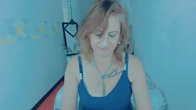 ScarletHoot  online show from January 20, 2025, 12:07 pm