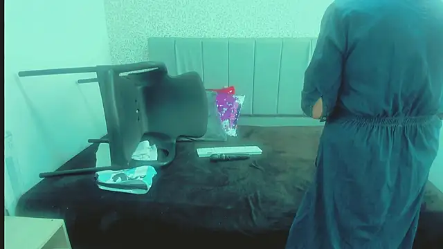 ScarletHoot  online show from January 25, 2025, 6:02 pm