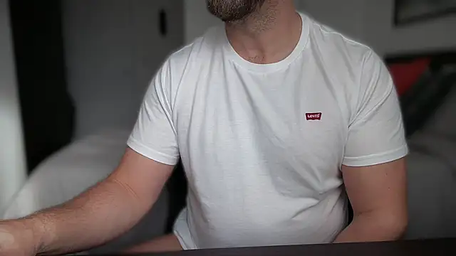 Snapshot of Mr_Beef chatting on October 19, 2025, 10:05 am Mr Beef online show from October 19, 2025, 10:05 am