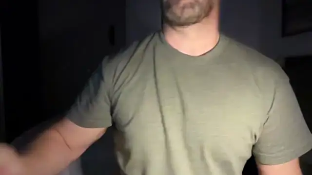 Snapshot of Mr_Beef chatting on November 22, 2025, 8:52 pm Mr Beef online show from November 22, 2025, 8:52 pm