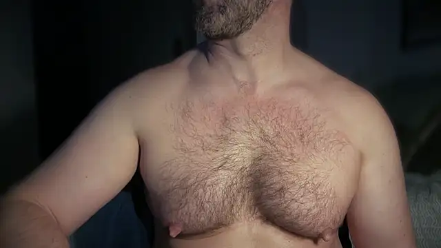 Snapshot of Mr_Beef chatting on December 14, 2025, 12:16 am Mr Beef online show from December 14, 2025, 12:16 am