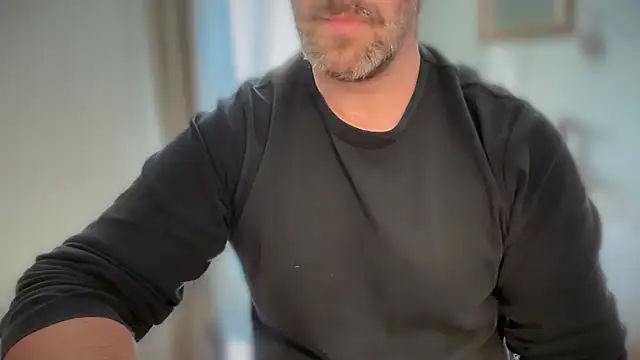 Snapshot of Mr_Beef chatting on December 20, 2025, 2:35 pm Mr Beef online show from December 20, 2025, 2:35 pm