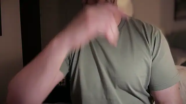 Snapshot of Mr_Beef chatting on March 4, 2026, 10:38 pm Mr Beef online show from March 4, 2026, 10:38 pm