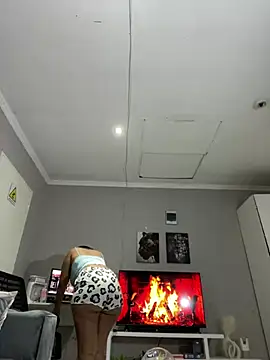 Snapshot of Bootyfulbarbiie chatting on December 13, 2024, 2:10 am Bootyfulbarbiie online show from December 13, 2024, 2:10 am