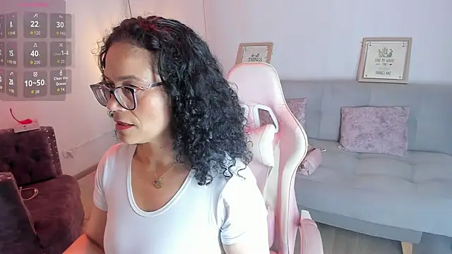 Aliciia cute1 online show from November 4, 2025, 10:42 pm