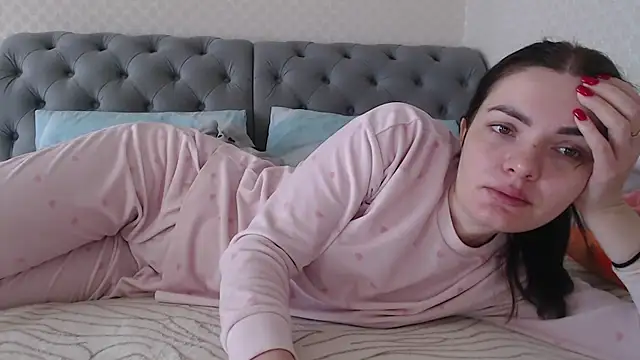  JustmeHere  online show from February 1, 2026, 9:30 am