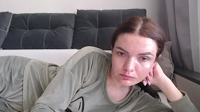  JustmeHere  online show from May 6, 2026, 8:19 am