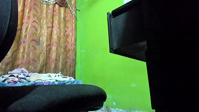 Brenda Smith69 online show from October 13, 2025, 9:04 pm