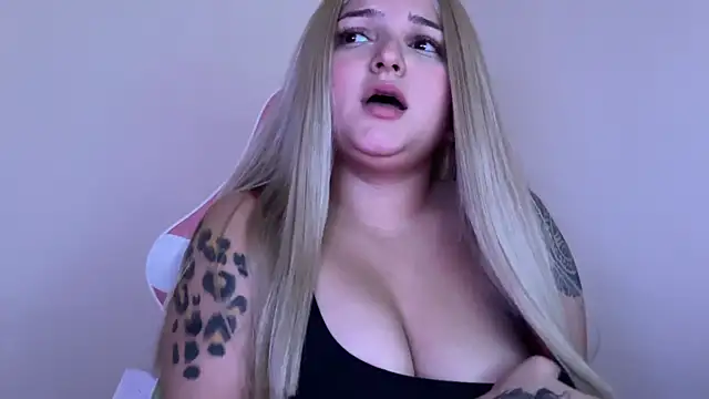 SweetPaige  online show from January 27, 2025, 8:49 pm