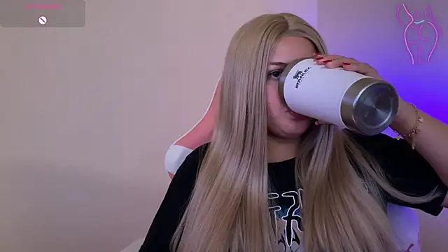 SweetPaige  online show from February 14, 2025, 7:33 pm